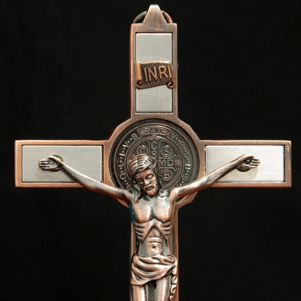 Crucifixo_de_Jesus_Cristo_em_Liga_Metalica