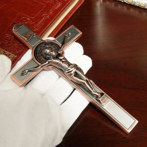 Crucifixo_de_Jesus_Cristo_em_Liga_Metalica