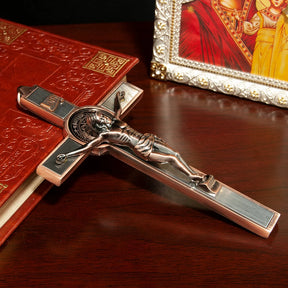 Crucifixo_de_Jesus_Cristo_em_Liga_Metalica