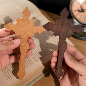 Cruz_de_Sao_Bento_com_Jesus_Cristo_em_Madeira