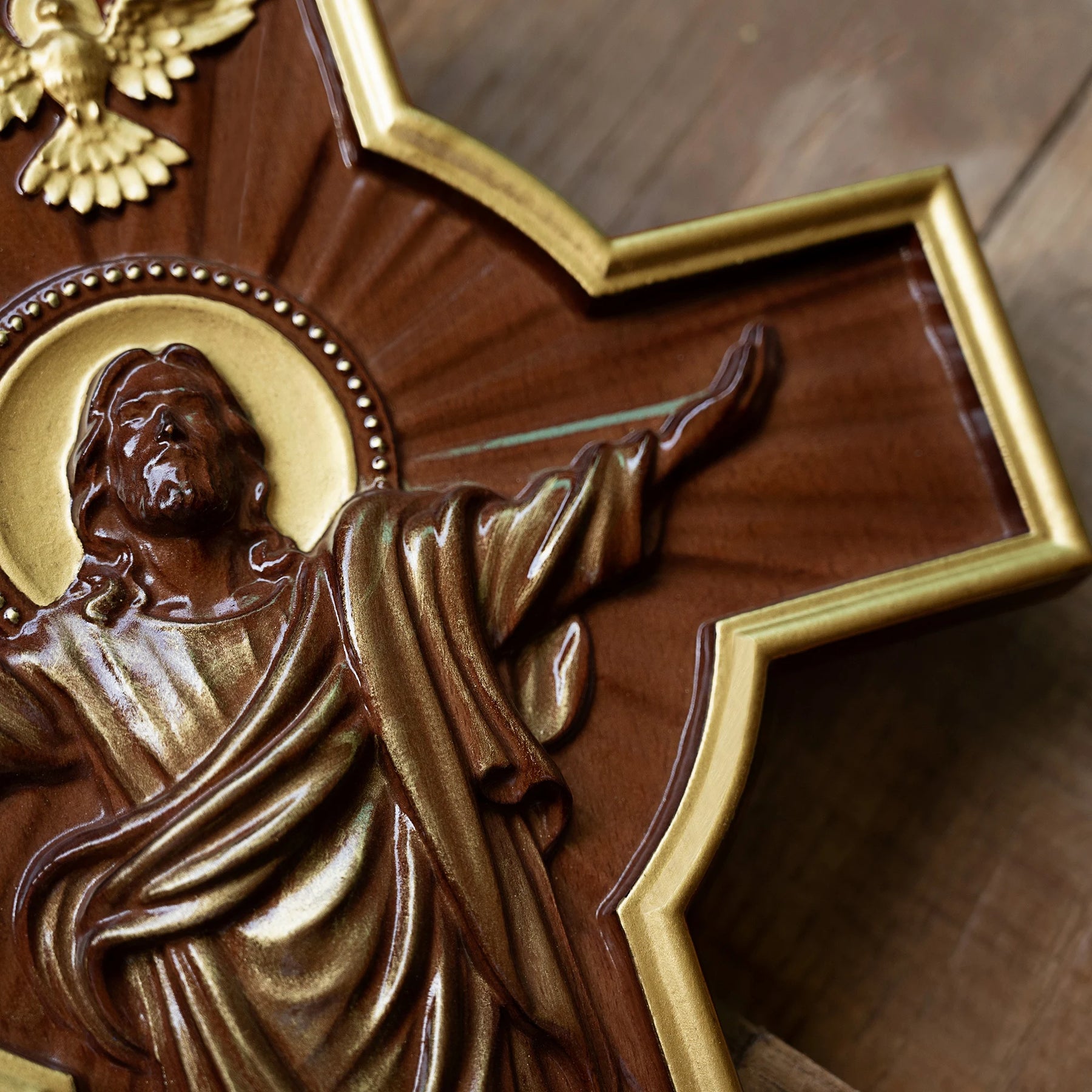 Crucifixo Católico Jesus Cristo com Medalha de São Bento